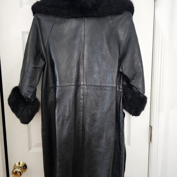 100% Genuine Black Leather Coat with Fur Trim - Picture 4 of 6